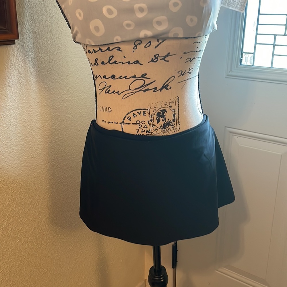 NWT-Island Waves tanki. Tie back top & skirt bottoms. Black & white. SZ 12 - Picture 4 of 14
